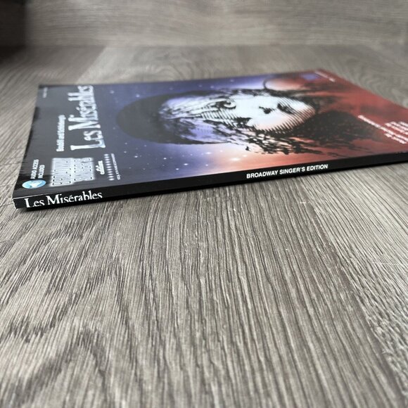 Les Miserables Broadway Singer's Edition Vocal Piano Book and Audio Hal Leonard - Picture 4 of 5